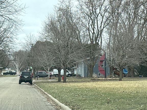 3rd image of 810 Minnesota Ave