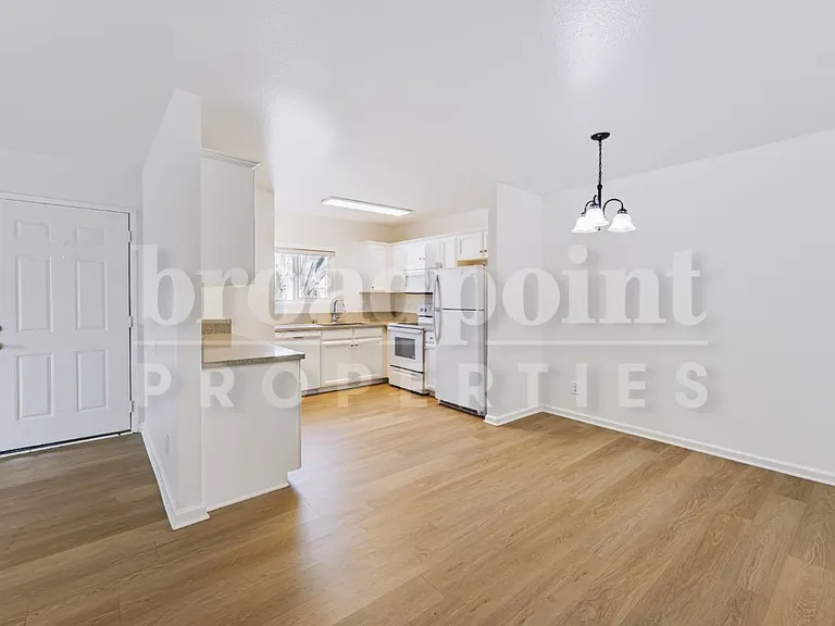 2536 White Oak Pl #2 — Photo 5