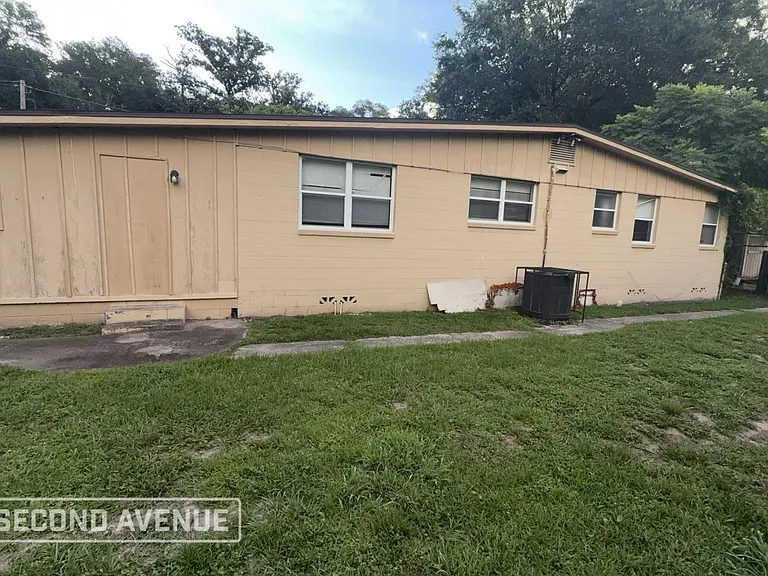 1320 Bretta St — Photo 9