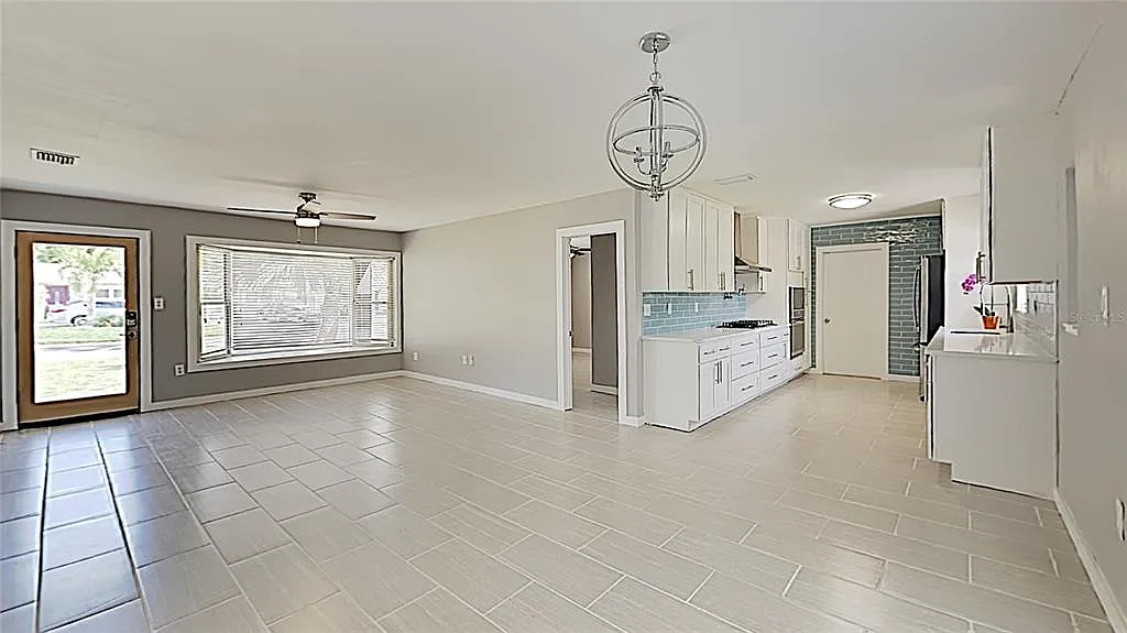 3 bed, 2.0 bath, 1215 sqft, $3,300 — Photo 3