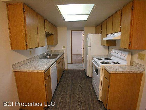 3rd image of 105 E 96th St APT B