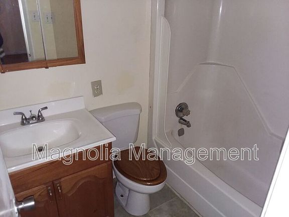 5th image of 104 Allen Cir