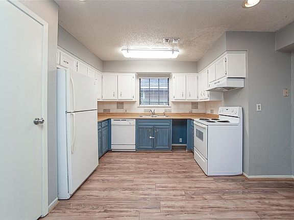 3rd image of 10813 Scenic Dr
