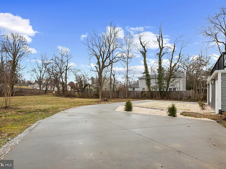 3284 Annandale Rd — Photo 3