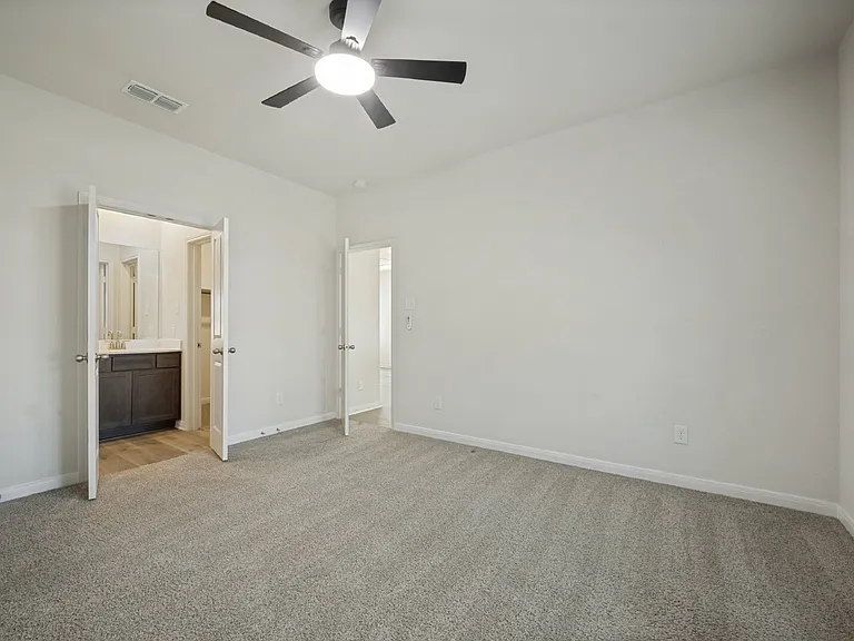 8213 White Wolf Trl — Photo 17