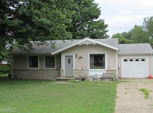 1121 Orchard Dr, Three Rivers, MI 49093