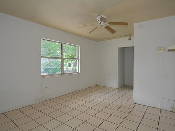 5th image of 4902 Thames Ln