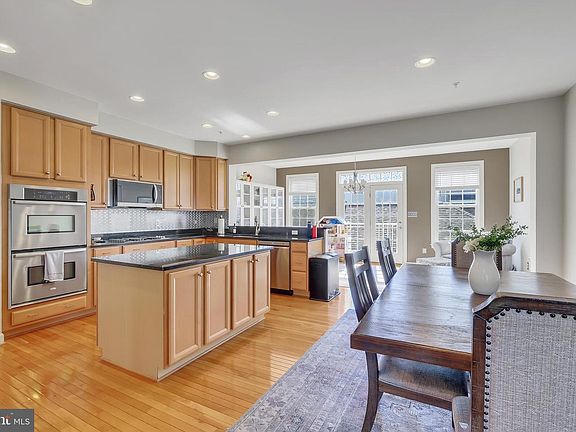 5th image of 9657 Atterbury Ln