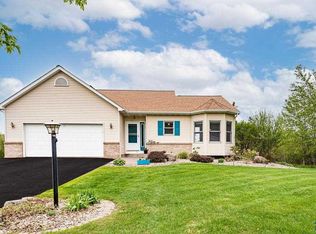 5253 Falcon Dr, Hermantown, MN 55811