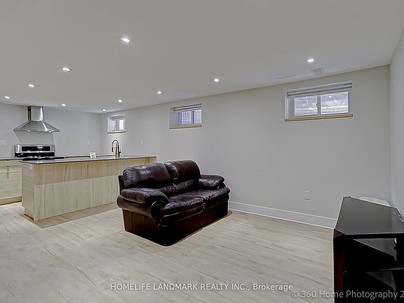3rd image of 206 Napier St #Basement
