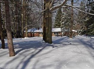 8702 Craig Dr, Chagrin Falls, OH 44023