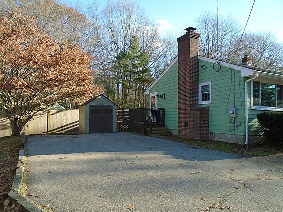 4th image of 136 Blackstone St