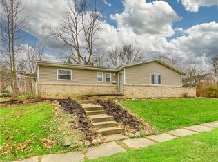 1194 Coral Dr, Akron, OH 44313