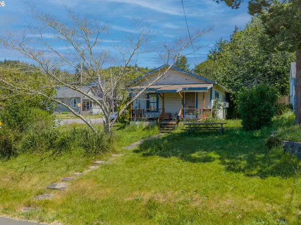 692 N Elliott St, Coquille, OR 97423