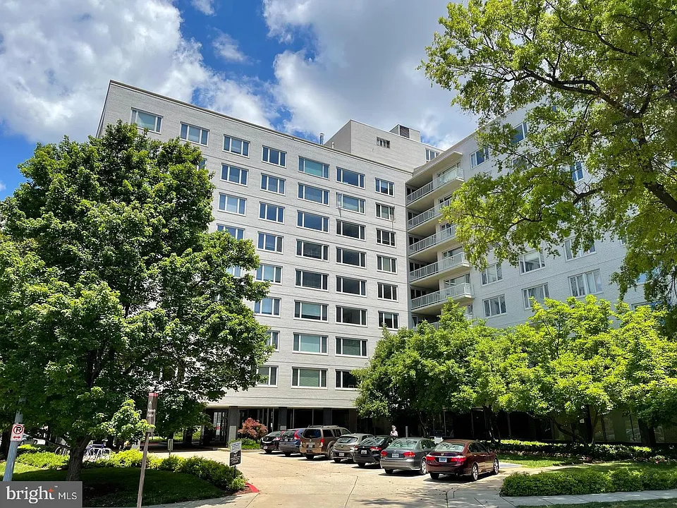 2475 Virginia Ave NW #218