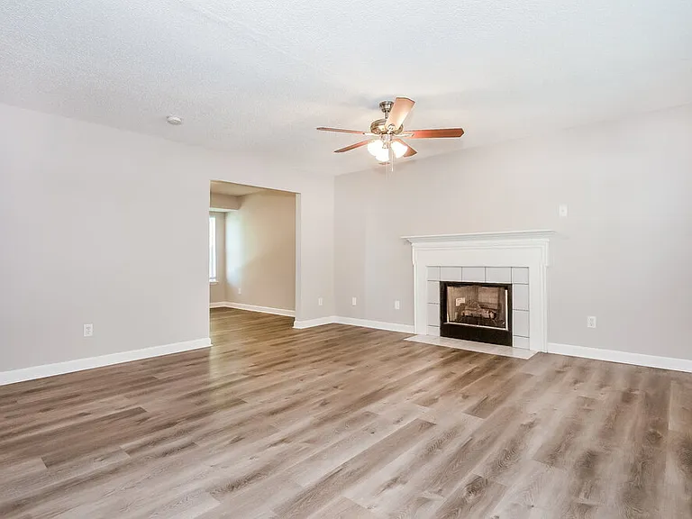 326 Kingville Dr — Photo 4