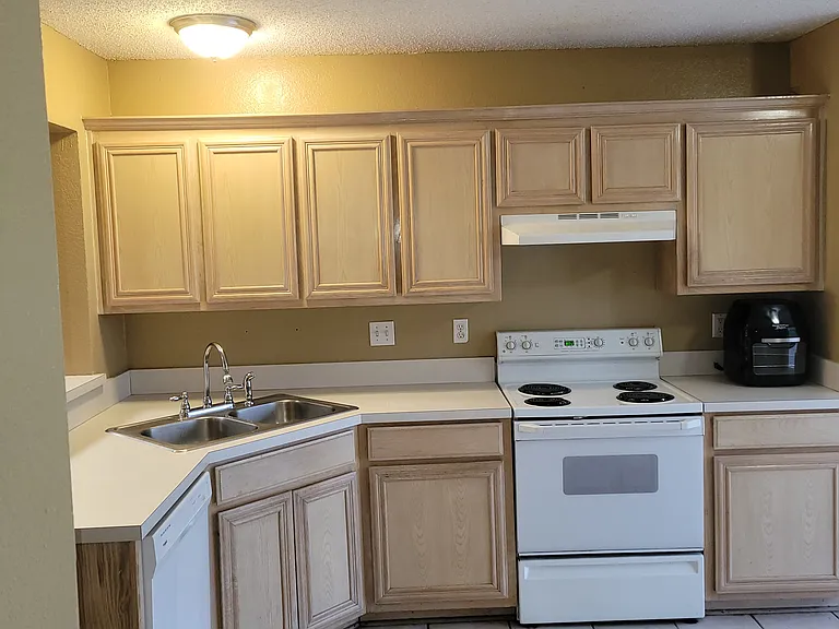 5701 Alicante Dr — Photo 4