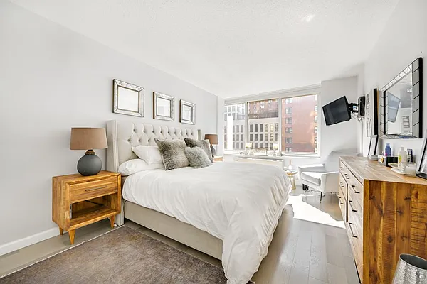 Sold by Compass | media 4