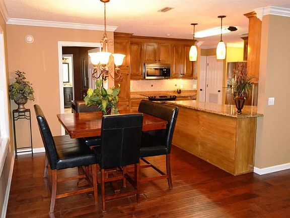 5th image of 206 Inglewood Dr