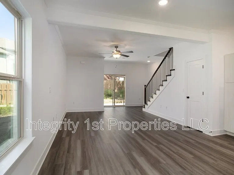 8831 N Helena Ave — Photo 5