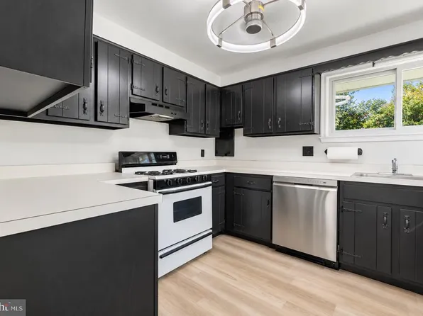 51 Farrell Ave, Ewing, NJ 08618