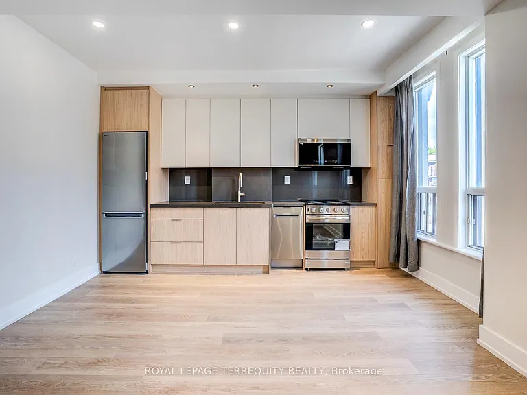 743 Gerrard St E #UPPER — Photo 4