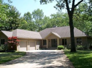 1375 Crestbrook Ave, Norton Shores, MI