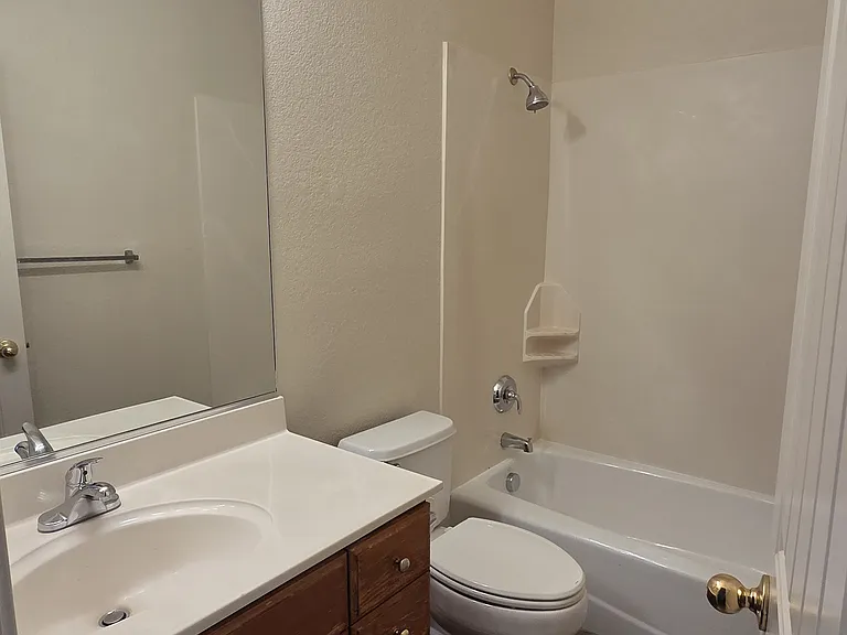 1350 Belmont Dr — Photo 24