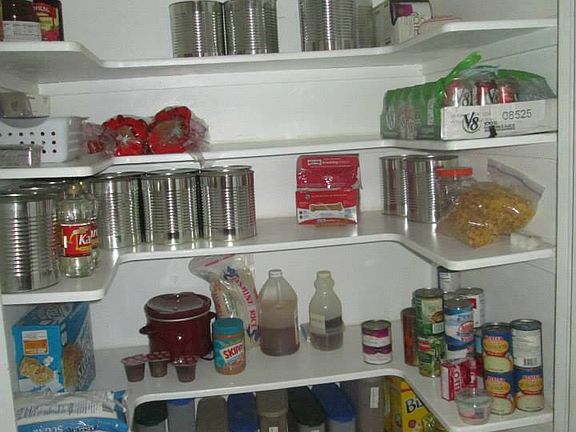 Pantry, 4ft U-shaped shelves