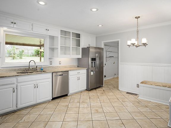 5th image of 217 Stovall Dr