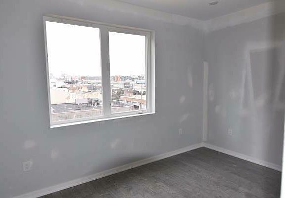 3rd image of 958 Shackamaxon St #2F