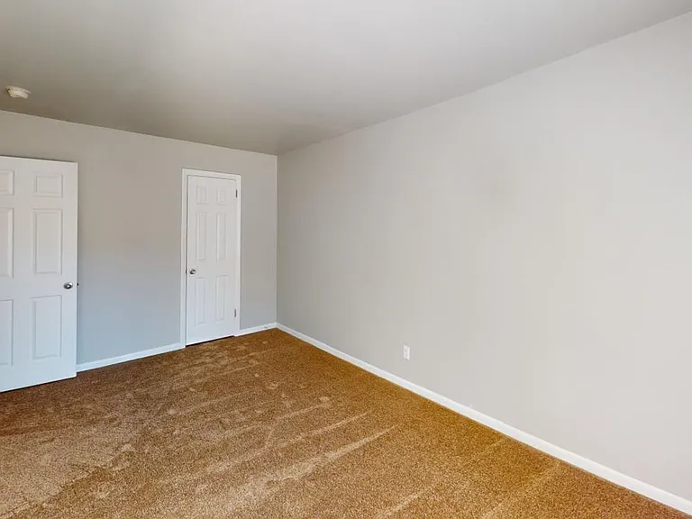 Hillcrest Apartments — Photo 12