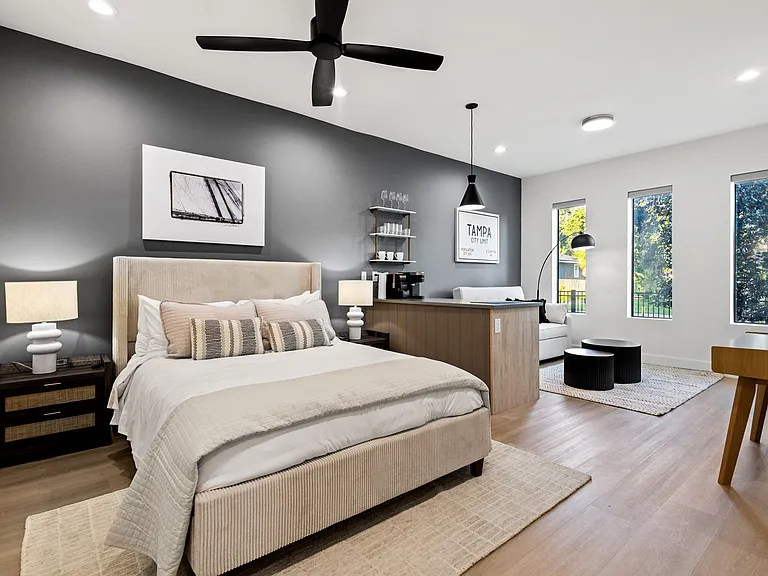 210 W Columbus Dr #3 — Photo 4