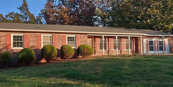 2nd image of 386 Birch Circle Dr