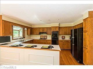 3rd image of 4929 Warfield Dr