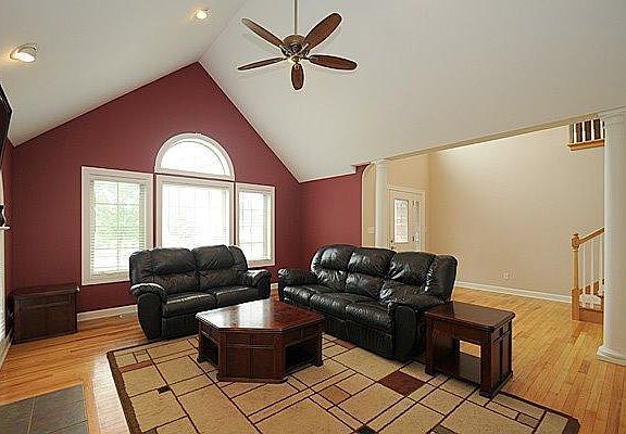 3rd image of 9440 Julia Dr