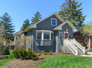 152 N Clinton Ave, Elmhurst, IL 60126