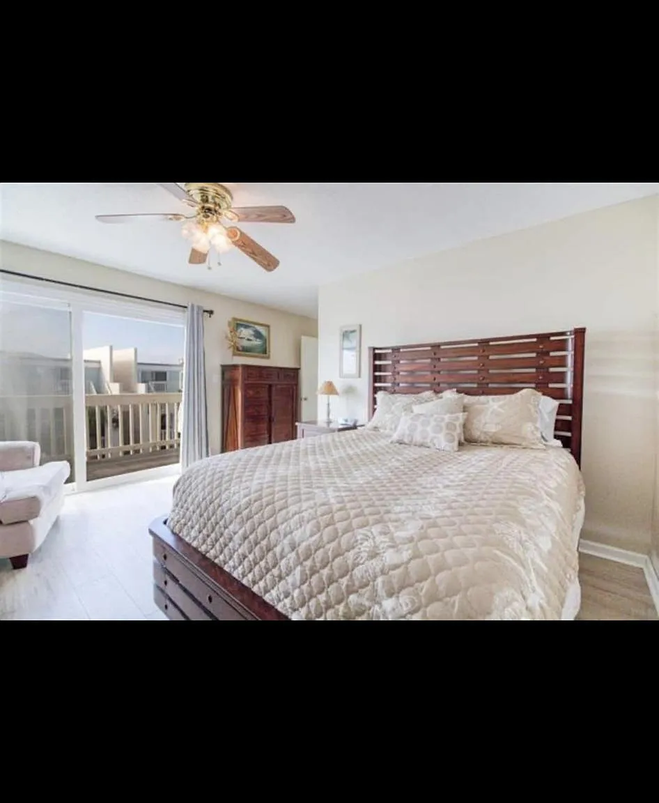 1100 Fort Pickens Rd — Photo 2