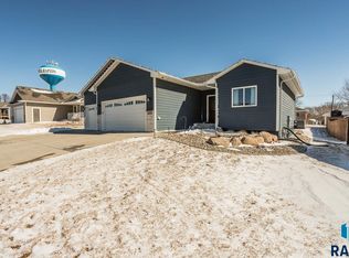 1304 Bitterroot Rd, Dell Rapids, SD 57022