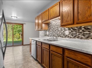 910 E Cedar Ave, Manitowoc, WI 54220