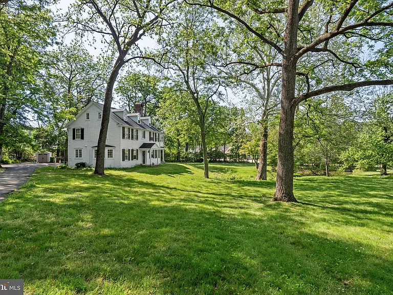 1404 E Butler Pike — Photo 4