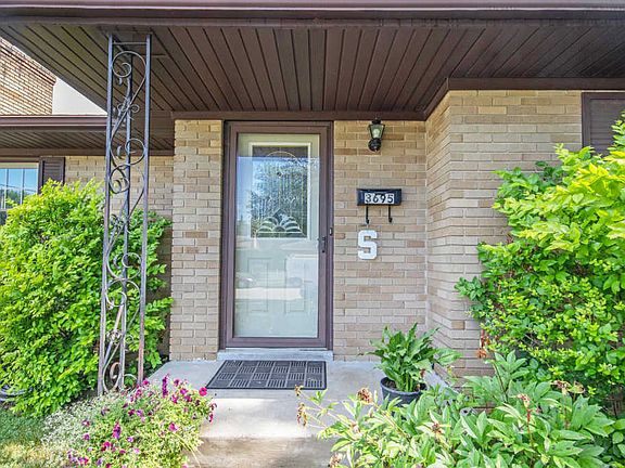 2nd image of 3695 Shoshone Dr SW
