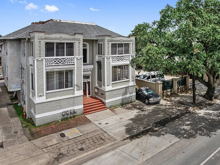 2833 Napoleon Ave #D — Photo 1