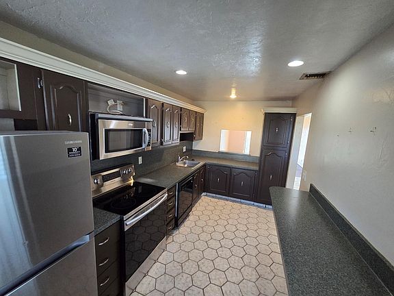 3rd image of 1033 NW 87th Avenue #B128
