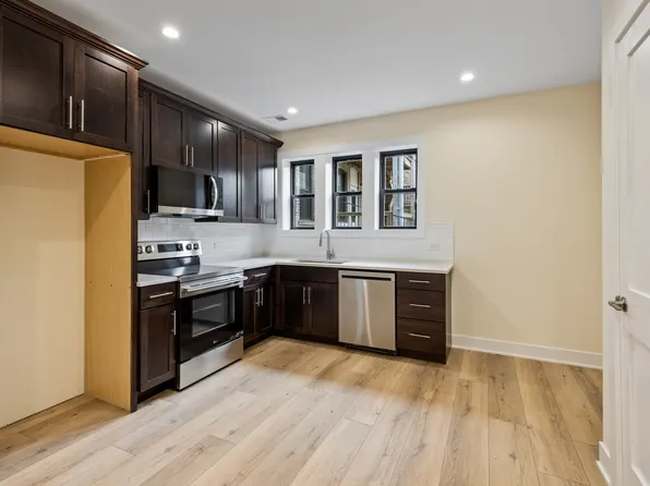 1248 W Addison St, Chicago, IL
