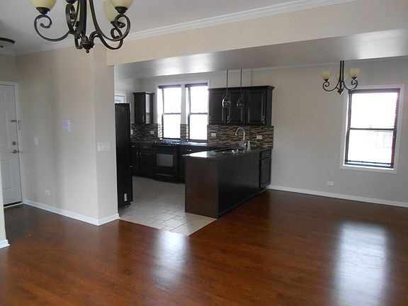 3rd image of 5105 N Washtenaw Ave #2