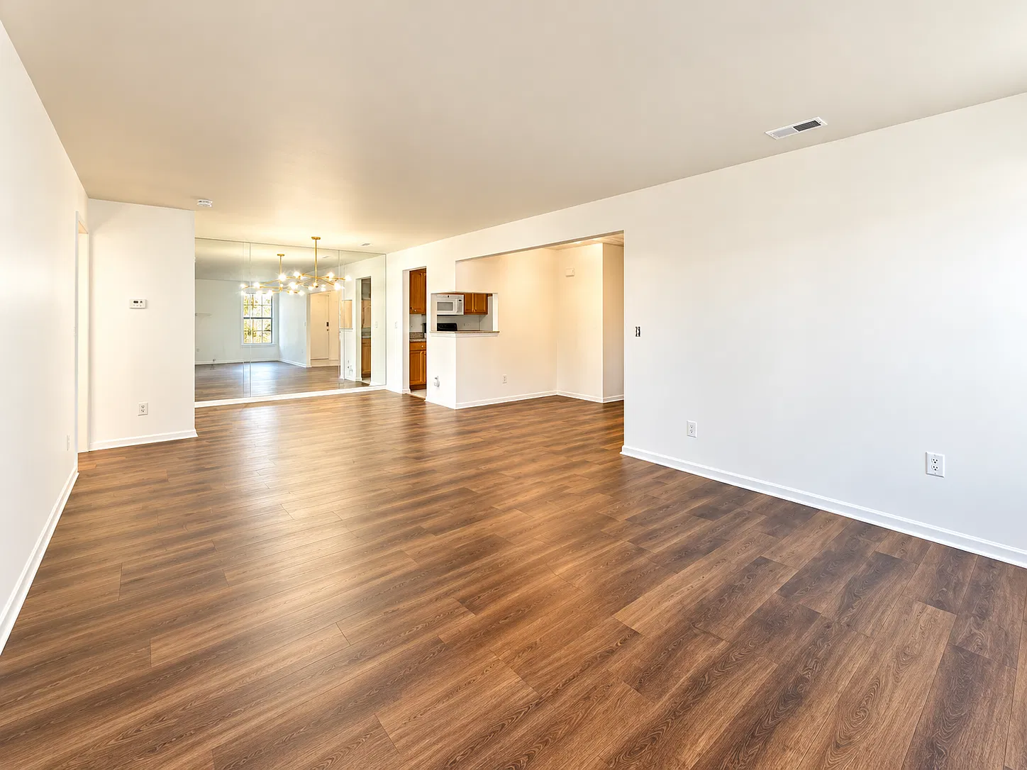2 bed, 1213 sqft, $1,800 — Photo 2