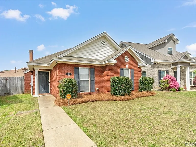 8725 Lindsey Ln — Photo 3
