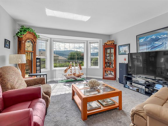 4th image of 424 Ridge Rd