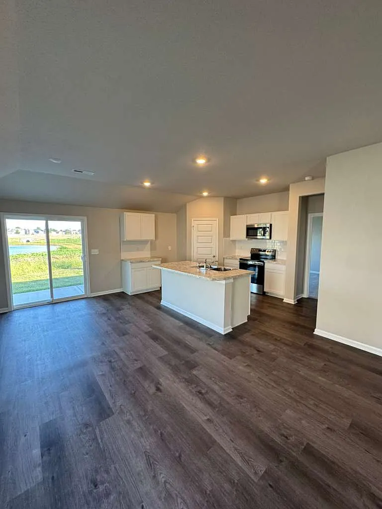 4 bed, 1496 sqft, $2,445 — Photo 4